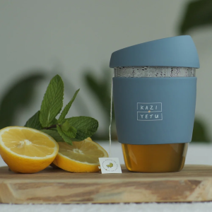 KAZI YETU Takeaway Teebecher / tea cup blau